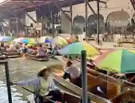 Schwimmender Markt Damnoen Saduak nahe Bangkok