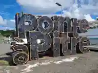 Pointe-à-Pitre Schriftzug am alten Hafen von Guadeloupe