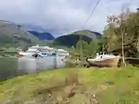 AIDAprima im Hafen von Hellesylt