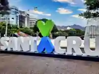 Santa Cruz Schriftzug nahe dem Hafen von Teneriffa